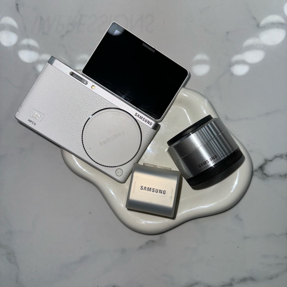 Vlogging Camera - Picture 2 of 3